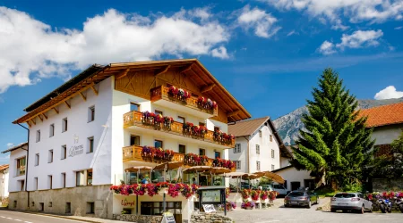 hotel_lamm_aussen_im_sommer.jpg