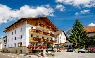 hotel_lamm_aussen_im_sommer.jpg